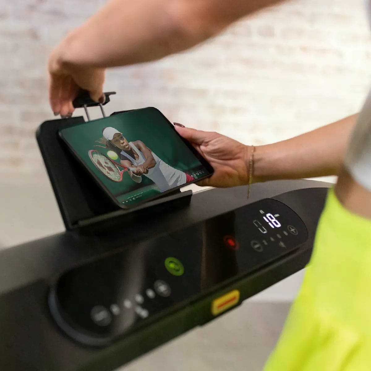 Centr RUNR TM3.2 – Tapis de Course Électrique 3.2CV Pliable – Bluetooth, Écran LCD, 12 Programmes - 16km/h – Image 5