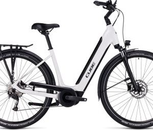 Vélo de Ville Électrique Cube Supreme Sport Hybrid One 500 Easy Entry Shimano Alivio/Altus 9V 500 Wh 26'' Blanc 2024